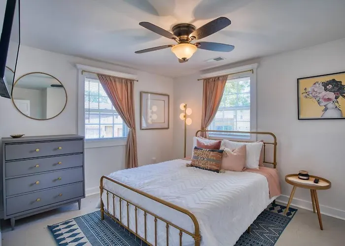 Castle Street Retreat - Glamorous Getaway